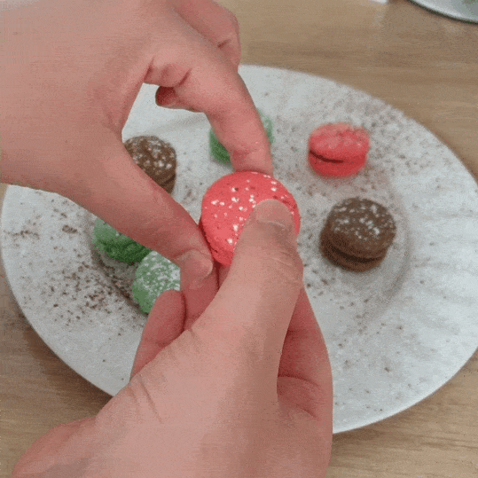 gif de macaron croustillant et moelleux